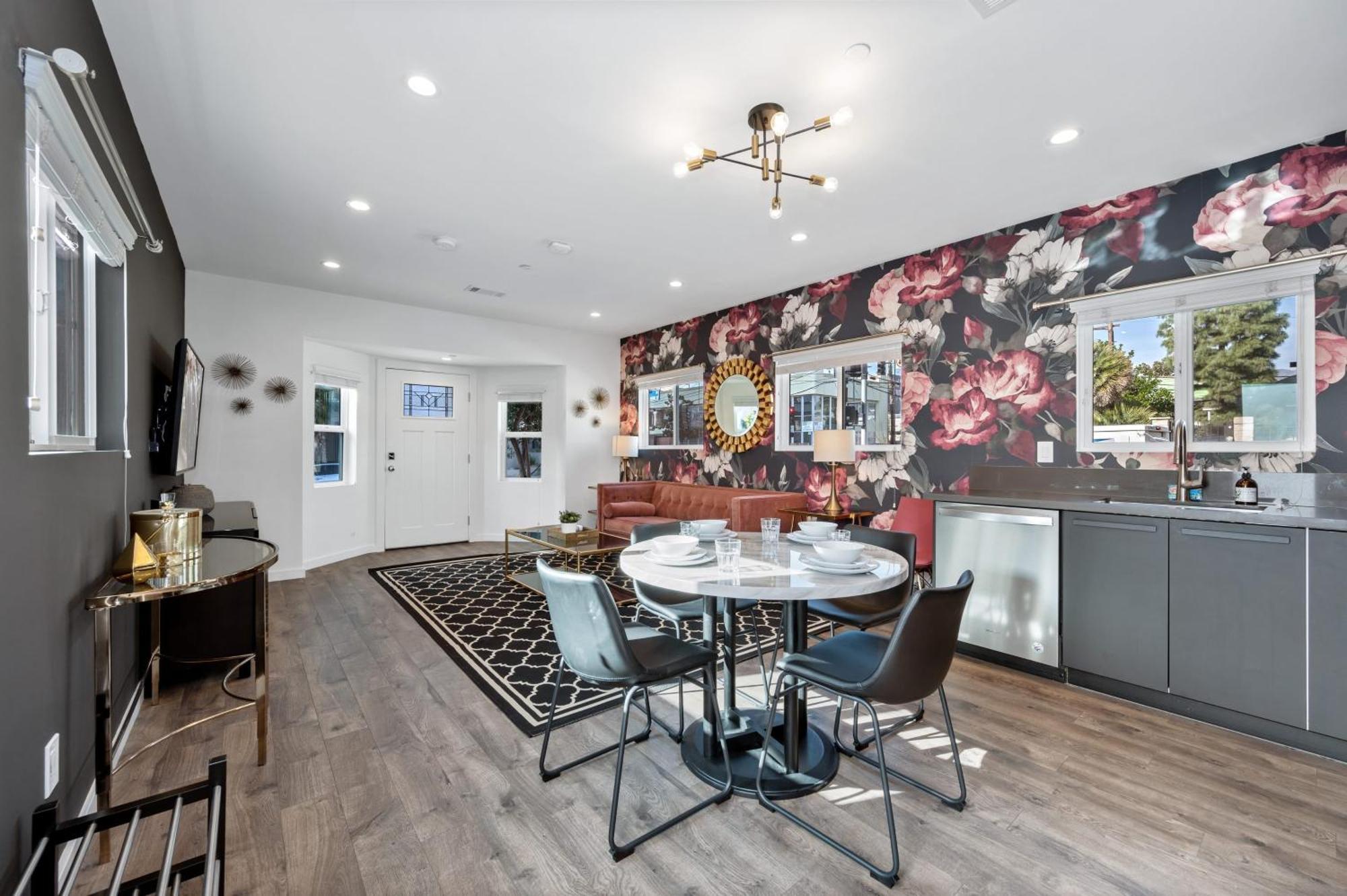 Art Deco By Avantstay 1920S Remodeled Bungalow Open Layout Courtyard 洛杉矶 外观 照片